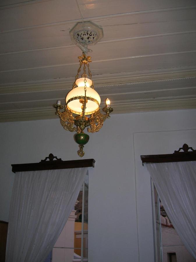 Marthas Traditional House Simi Zewnętrze zdjęcie