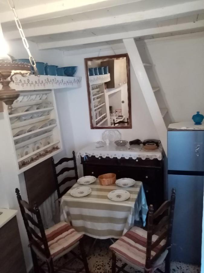 Marthas Traditional House Simi Zewnętrze zdjęcie